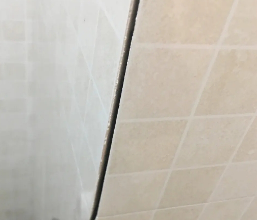 泌阳瓷砖空鼓维修公司分享阳台瓷砖脱落的修复过程可以分为以下几个步骤